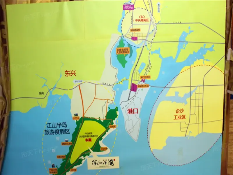 江山半岛坐落在防城港市港口区江山乡北部湾畔,与防城港码头隔海相望