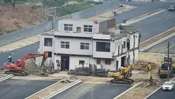 钉子户腰斩道路 世界各国如何面对钉子户呢?