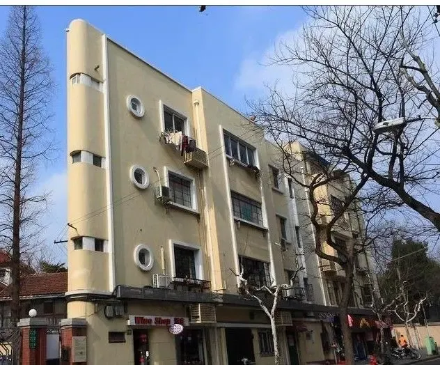 上海宁波路纸片楼"薄如纸片"如异形老宅