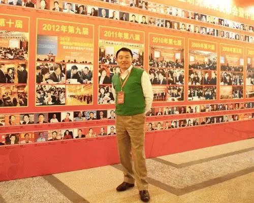 右三:易如波董事长 右一:北京中指信息技术研究院中国房地产10研究组
