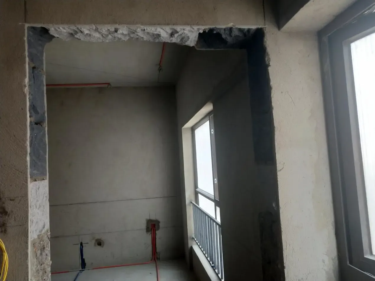 门洞无过梁支撑,时间长了以后可能会引起门框变形,若此处为门洞,则