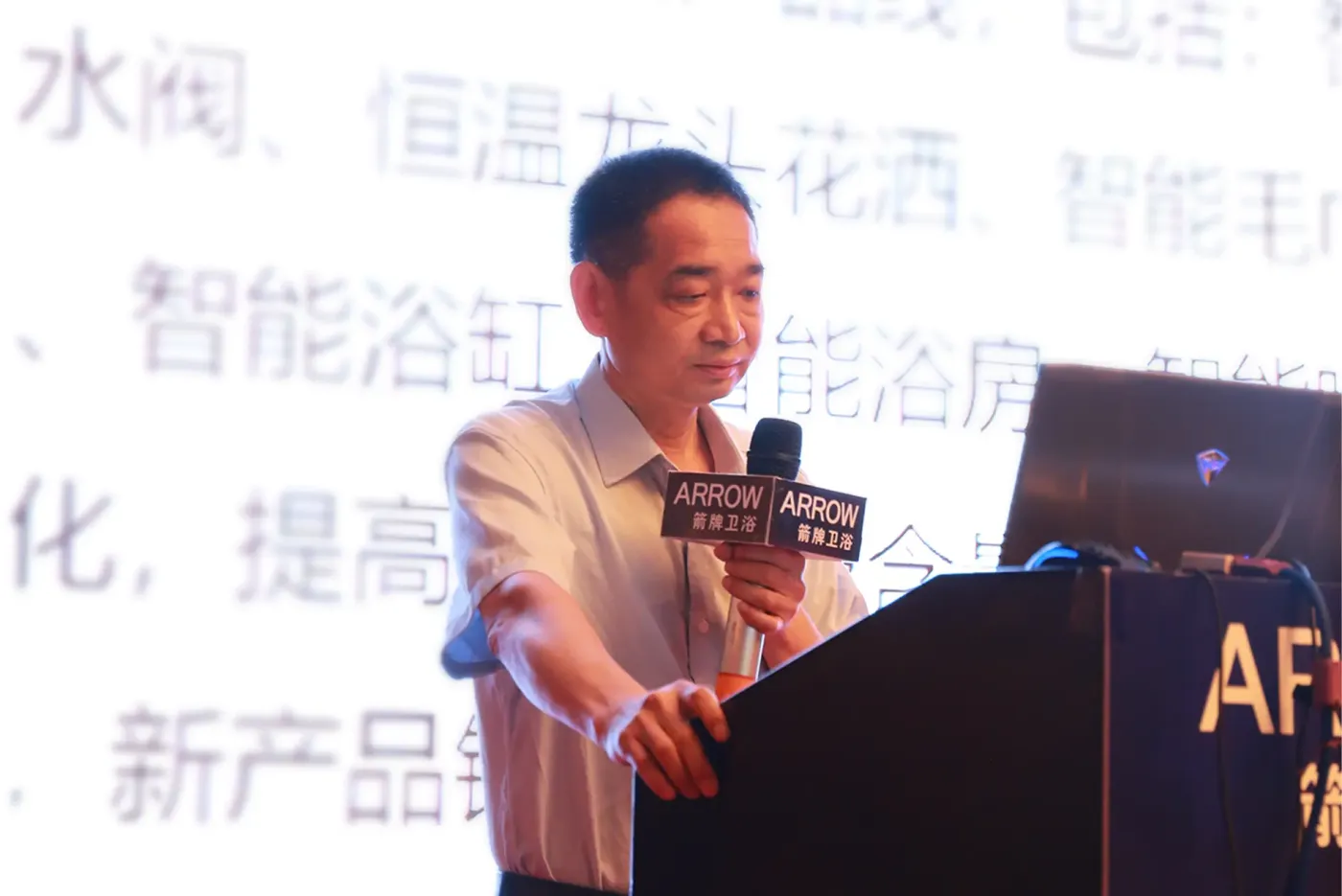 乐华家居集团总经理谢岳荣,副总经理严邦平,副总经理方春,箭牌卫浴