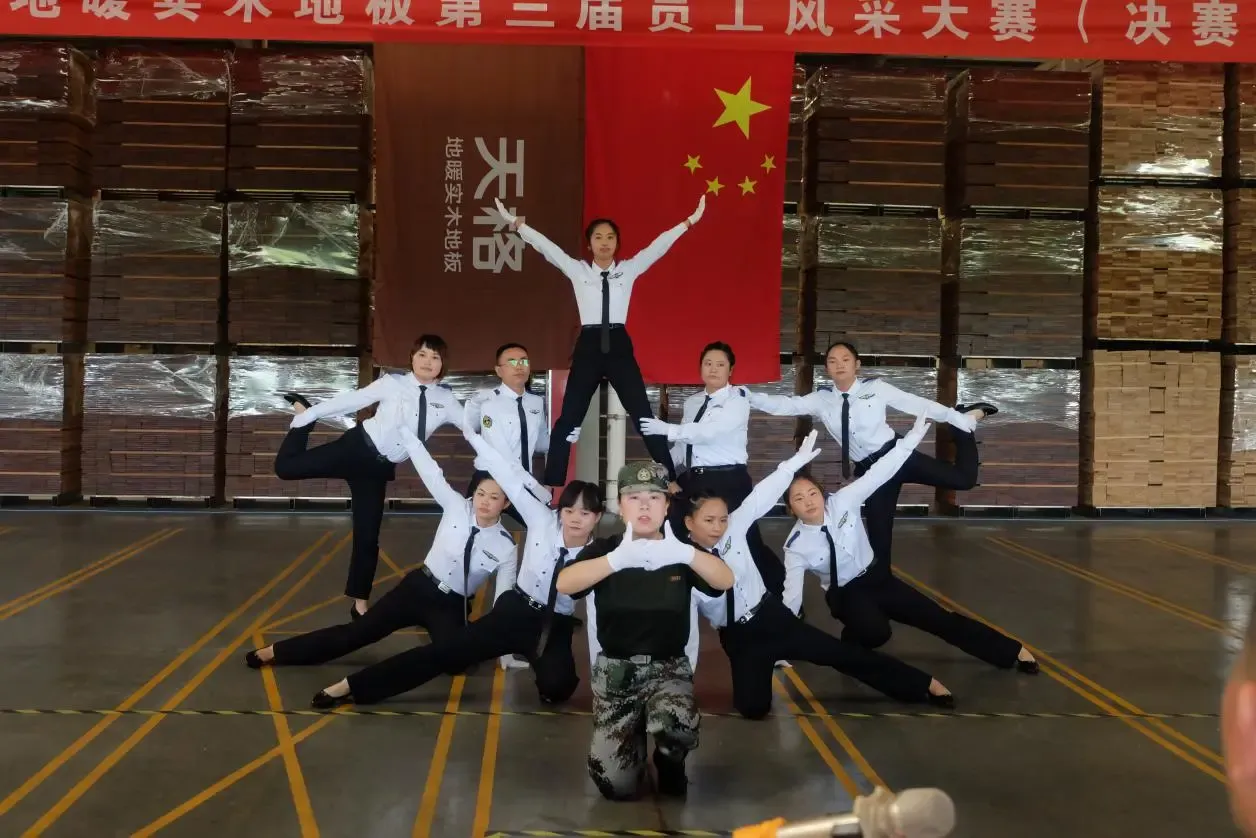 比造型创意,比团队士气,每一支参赛队伍都是具有匠心巧思的木业铁军.