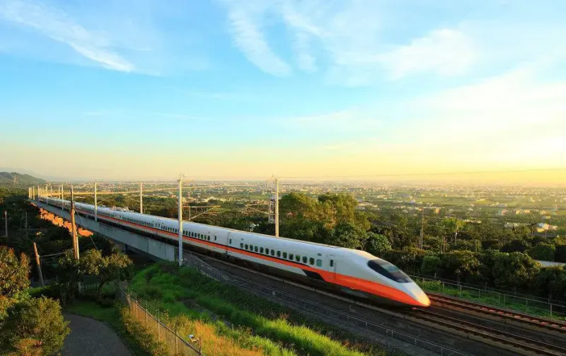 途经大理,瑞丽,连通仰光,泰国,直达马来西亚,新加坡的泛亚高铁是国家"