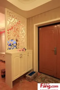 进门玄关鞋柜镂空隔断效果图